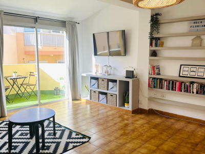 Bright & Central Stay- Steps from the Ocean | El Medano