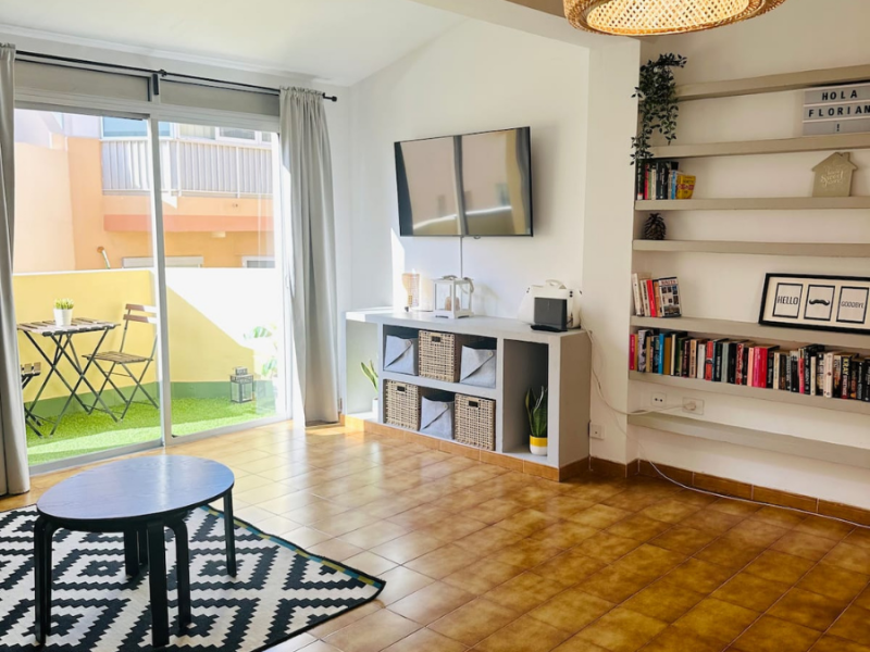 Bright & Central Stay- Steps from the Ocean | El Medano