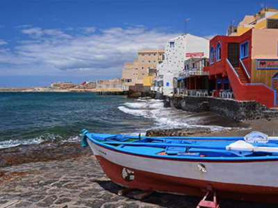 Bright & Central Stay- Steps from the Ocean | El Medano