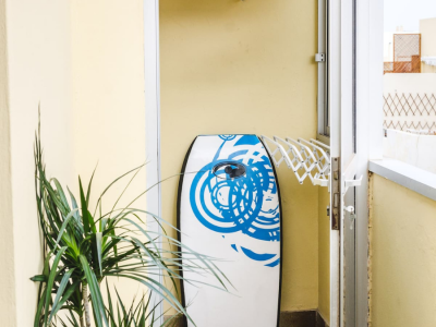 Bright & Central Stay- Steps from the Ocean | El Medano