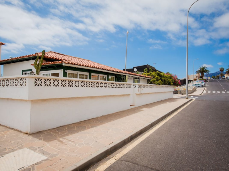 Cozy Canarian Bungalow with Garden & AirCon | 2B | Los Gigantes